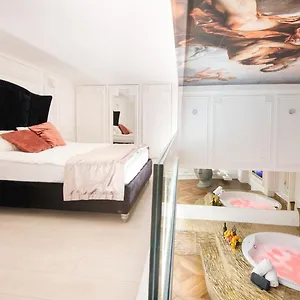 https://enzo-capo-vip-jacuzzi.inbudapesthotels.com