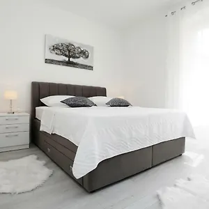  Apartment Marinela